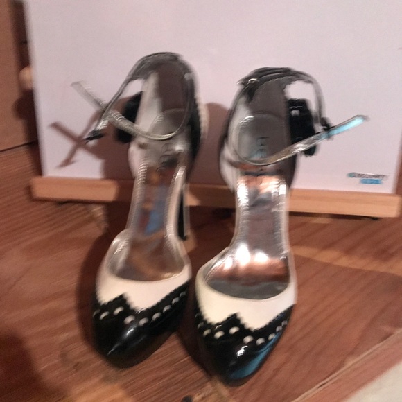 Pointy toe heels - Picture 2 of 2